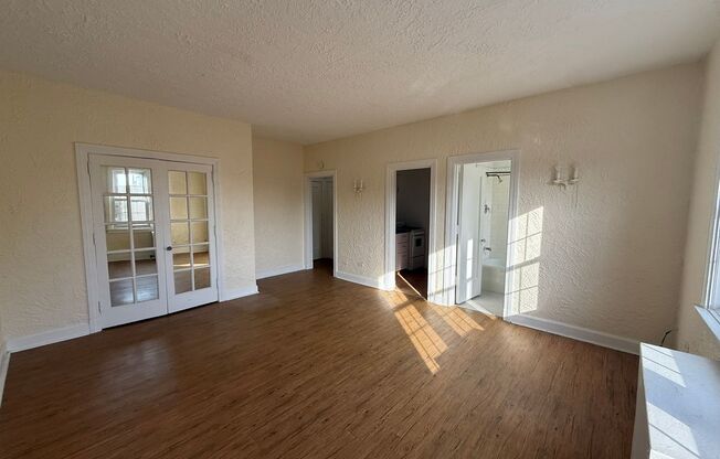 Studio, 1 bath, 308 sqft, $1,175, Unit Bayard Manor 302