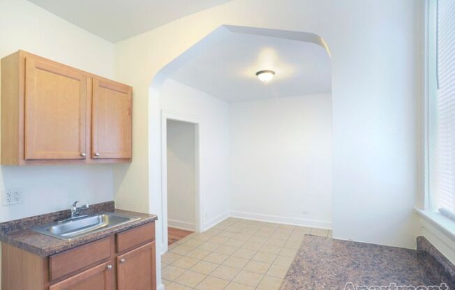 1108 E 82nd
