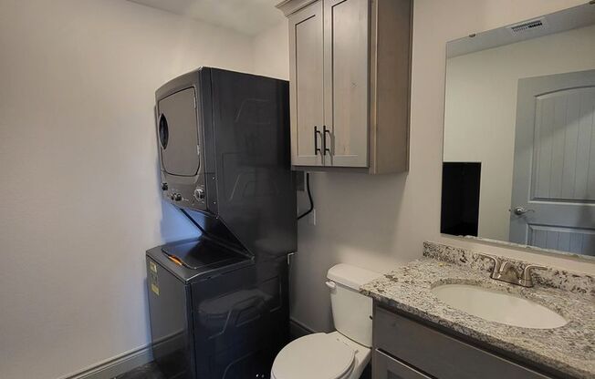 3 beds, 2.5 baths, $1,495, Unit 1217 E 12th