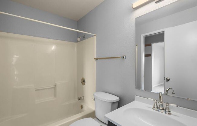 2 beds, 1.5 baths, 860 sqft, $2,250, Unit 404