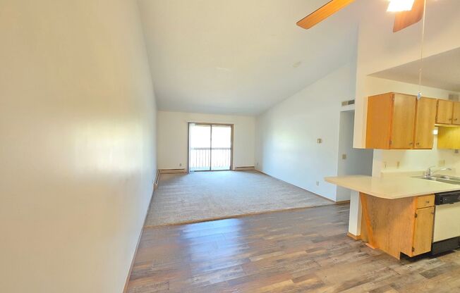 2 beds, 1 bath, 1,000 sqft, $925, Unit 83