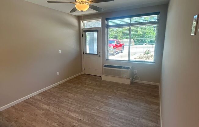 Studio, 1 bath, 500 sqft, $995, Unit 21