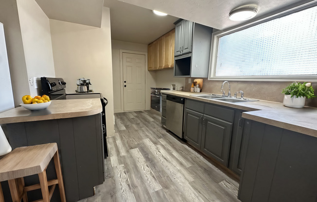 3 beds, 1 bath, 1,200 sqft, $1,799