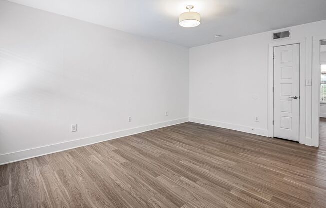 1 bed, 1 bath, 694 sqft, $957, Unit 4