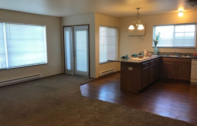 2 beds, 2 baths, 1,039 sqft, $1,595, Unit 3100
