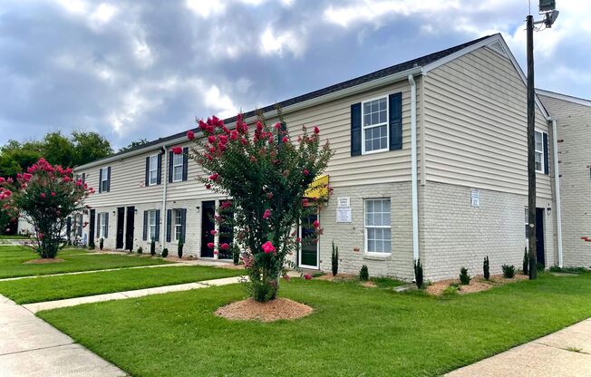 2 beds, 1 bath, 900 sqft, $1,299, Unit 1001-21-A