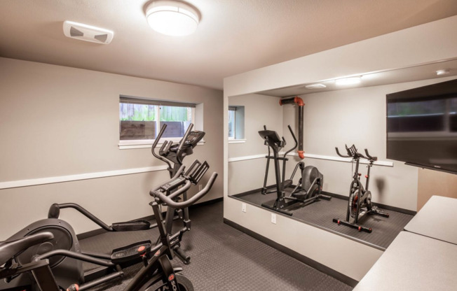 Studio, 1 bath, 175 sqft, $1,184, Unit 4735 21st Ave NE Unit 404 - Unit 404