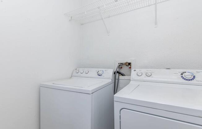 2 beds, 1.5 baths, 893 sqft, $995