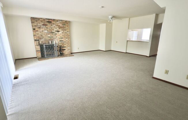 3 beds, 2 baths, 2,000 sqft, $1,995, Unit 32