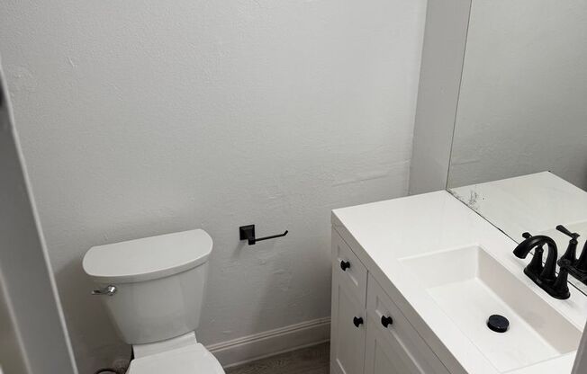 2 beds, 1 bath, 900 sqft, $2,150, Unit #04