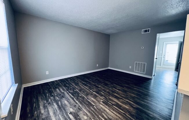 2 beds, 1.5 baths, 990 sqft, $1,200, Unit 912