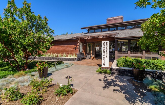 A building with a sign that says 