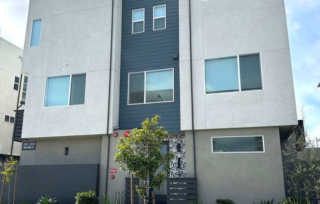 NEW CONSTRUCTION 1600 sq/ft FURNISHED 3BR/3.5A 2GR Fruitvale Townhome AVAILABLE NOW