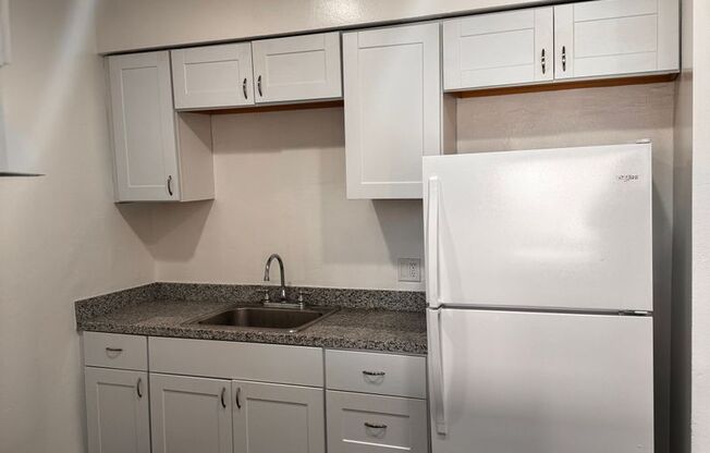 2 beds, 1 bath, 800 sqft, $2,450, Unit 07