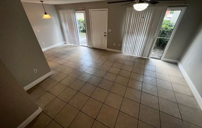 Remodeled 2 bedroom 1.5 bath townhouse style condo near Orlando International Airport!
