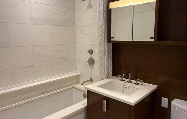 1 bed, 1 bath, 727 sqft, $5,318, Unit 808