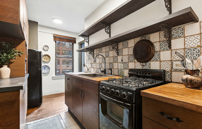 321 E 54 ST