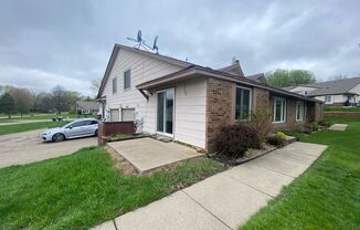 New Renovated 2br/1ba Townhome in Apple Valley - Ask about our deposit-free move in's with Obligo!