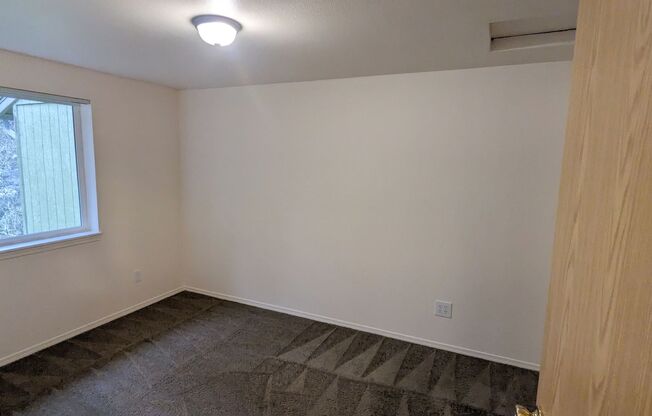 2 beds, 1 bath, 750 sqft, $1,195, Unit 31