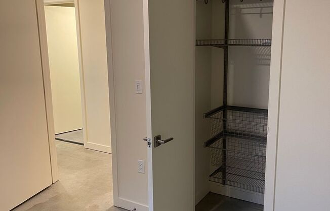 2 beds, 1 bath, 660 sqft, $2,895, Unit 210