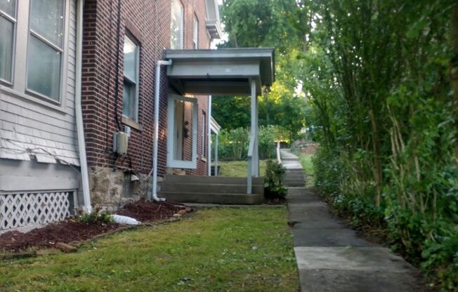 2 beds, 1 bath, $895, Unit #3