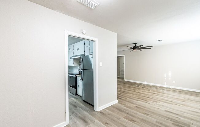 2 beds, 1 bath, $1,100