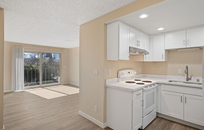 2 beds, 1 bath, 765 sqft, $2,395, Unit 301