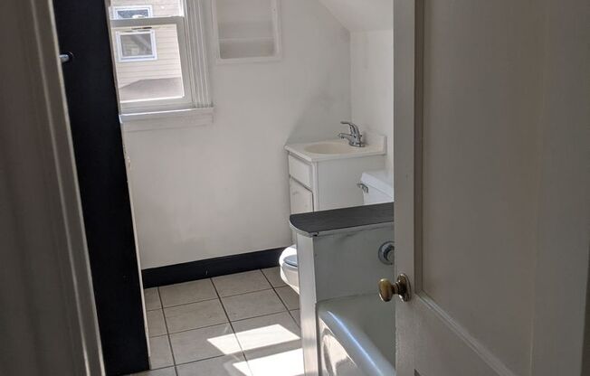 $800 - 1 Bedroom, 1 Bathroom Apartment Close to School of Mines and Fairgrounds