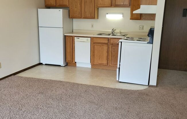 1 bed, 1 bath, 630 sqft, $685, Unit 16