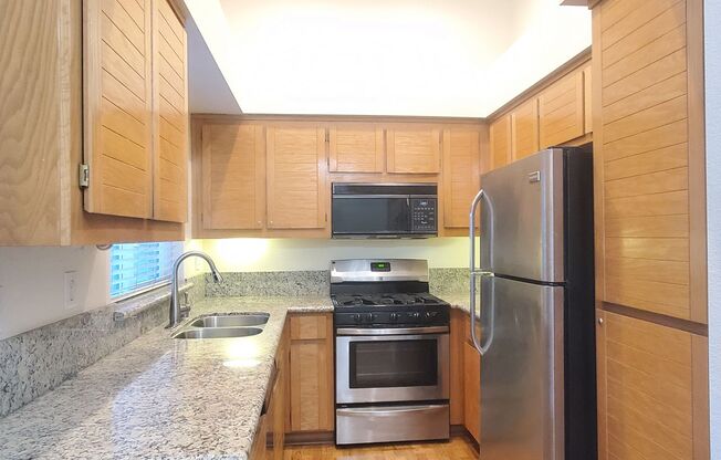 Spacious Condo, A/C, Wood Floors, Fresh Paint, Raised Floors, Balcony, Walk In Closet, Garage, 2 Pools!