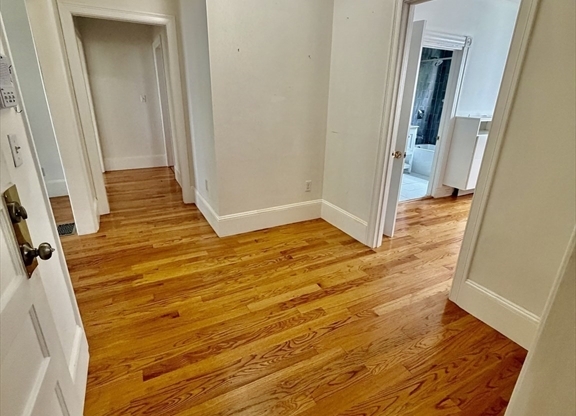 132 MIDDLESEX RD