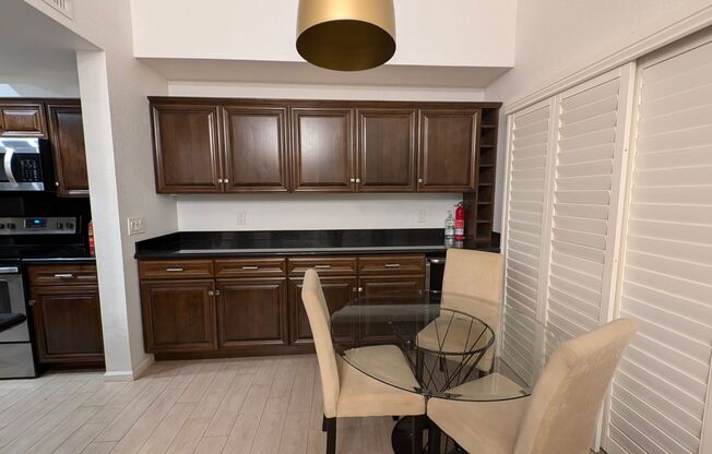 2 beds, 3 baths, $2,600, Unit # 1039