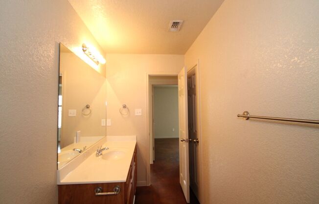 3 beds, 2 baths, $1,225, Unit Unit A