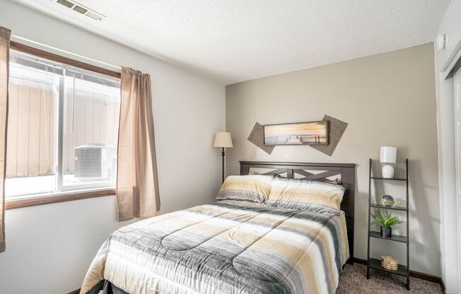 2 beds, 1 bath, 799 sqft, $1,045