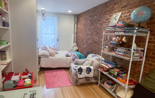 3161 BROADWAY