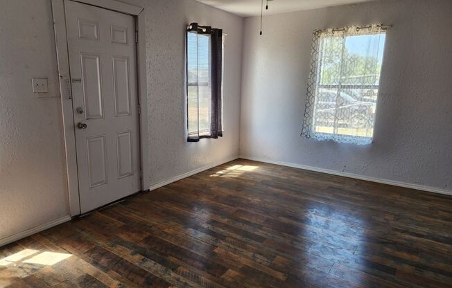 Cozy 1 Bed 1 Bath Home!!!