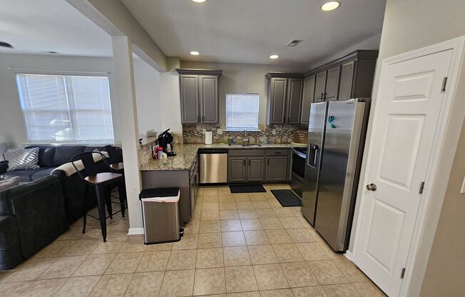3 beds, 2.5 baths, 1,550 sqft, $1,825, Unit 3061