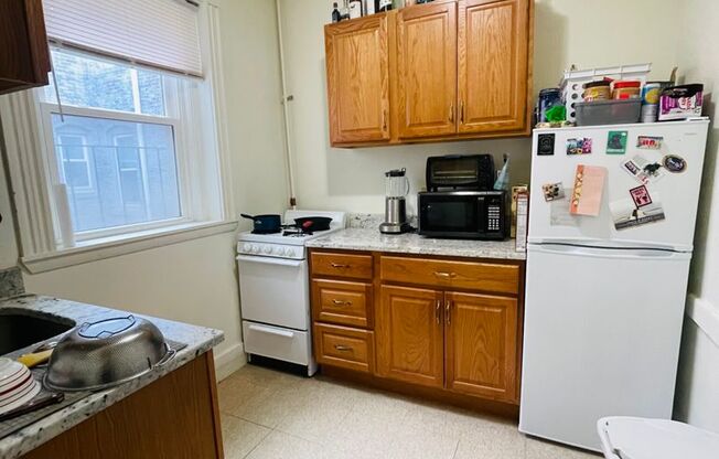 3 beds, 1 bath, 784 sqft, $3,900, Unit 14P-11
