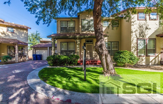 942 S ASH AVE