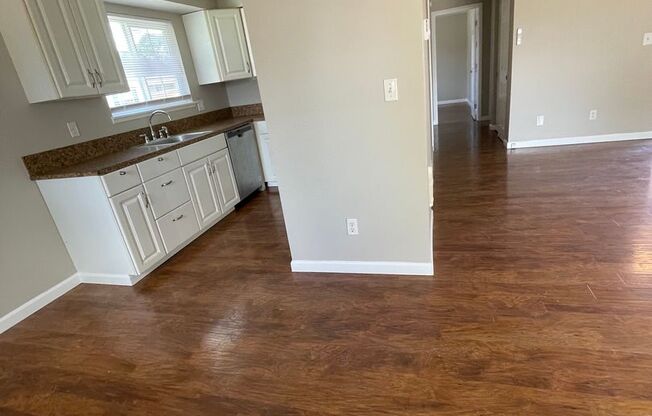 2 beds, 1 bath, 945 sqft, $1,575, Unit 052