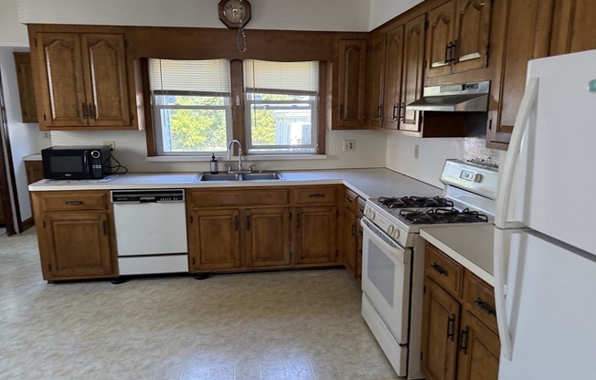 90 GLOVER AVE