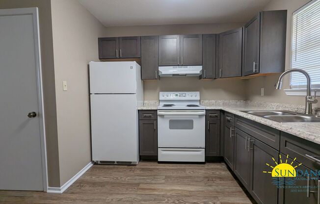 2 beds, 1 bath, $1,300