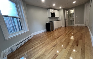 302 NEWBURY ST