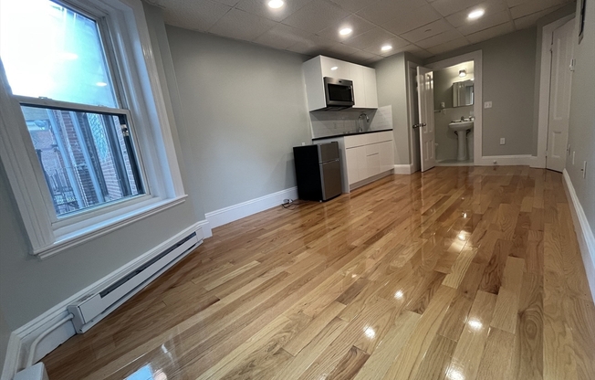 302 NEWBURY ST