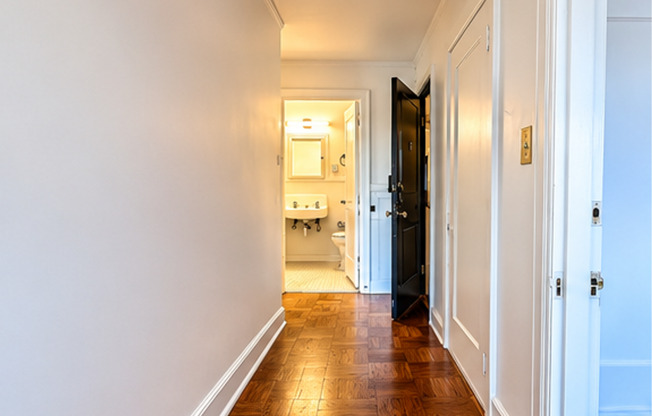 2 beds, 1 bath, 940 sqft, $2,595, Unit 604