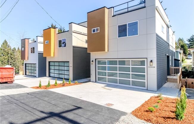 Spacious New Construction House with 5 bedrooms and a Rooftop!