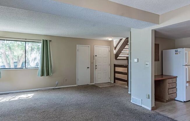 2BR Townhome with Garage Parking and Patio
