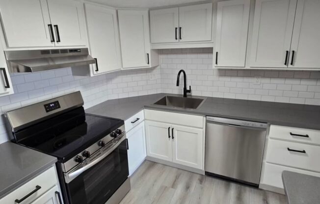 2 beds, 1.5 baths, 980 sqft, $1,525, Unit 1011