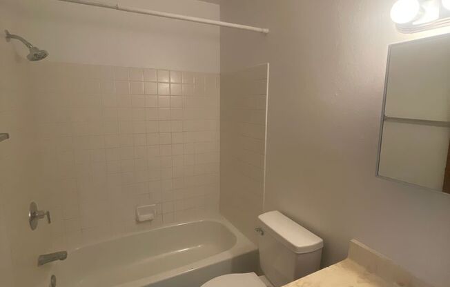 2 beds, 1 bath, 750 sqft, $800, Unit 1206-10