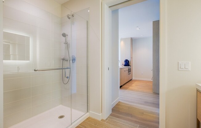 1 bed, 1 bath, 815 sqft, $4,800, Unit 25H